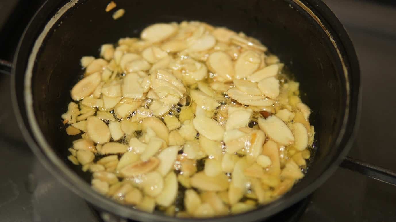 Ponto correto para as amêndoas fritas (Truta com amêndoas)