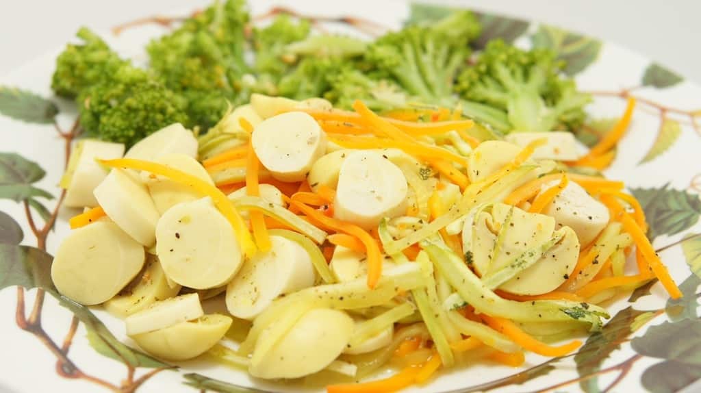 Tilápia assada com legumes e brócolis [246cal]