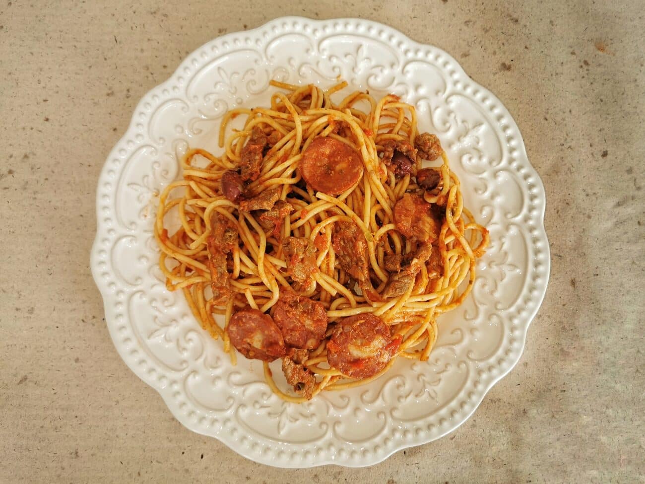 Espaguete à putanesca (Spaghetti alla puttanesca)